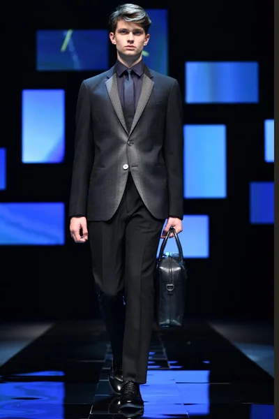 Look 17